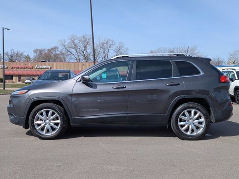 Used 2017 Jeep Cherokee Limited image 8
