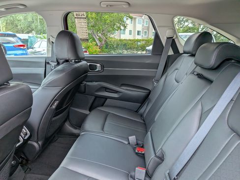 Used 2022 Kia Sorento S w/ Panoramic Sunroof Package FWD image 14