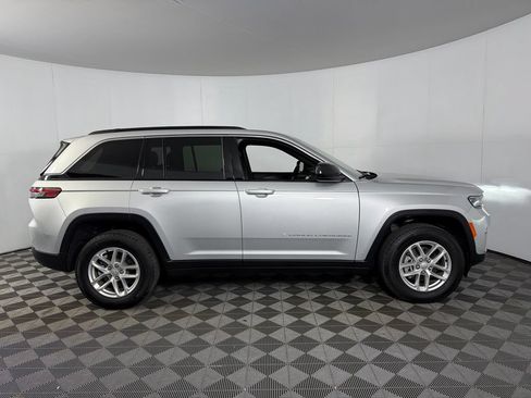 Used 2024 Jeep Grand Cherokee Laredo X RWD image 5