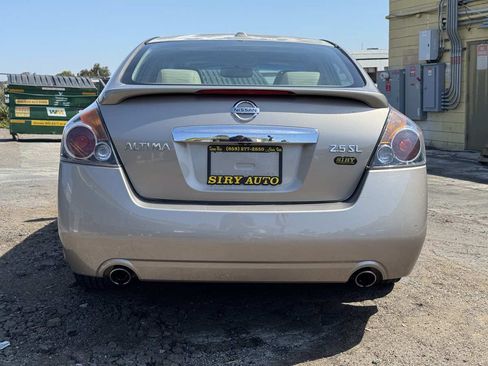 Used 2011 Nissan Altima 2.5 SL w/ Technology Pkg FWD image 7