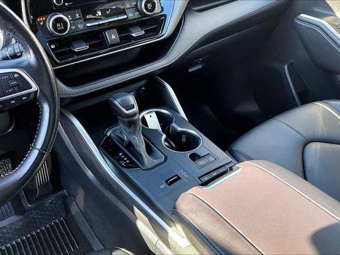 Certified 2022 Toyota Highlander XLE image 15