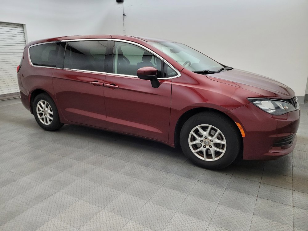 Used 2017 Chrysler Pacifica Touring FWD image 11