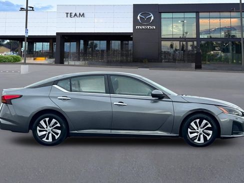 Used 2023 Nissan Altima 2.5 S image 3