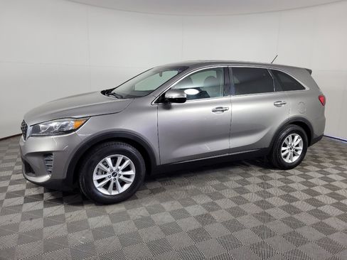 Used 2019 Kia Sorento FWD V6 image 2
