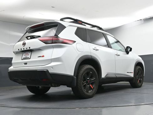 Certified 2025 Nissan Rogue SV AWD/4WD image 27