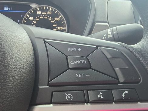 Used 2024 Nissan Altima 2.5 SV FWD image 25