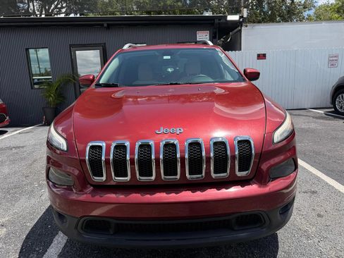 Used 2017 Jeep Cherokee Latitude FWD image 2