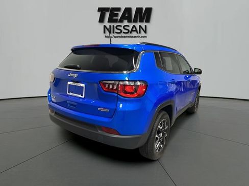 Used 2022 Jeep Compass Latitude AWD/4WD image 7