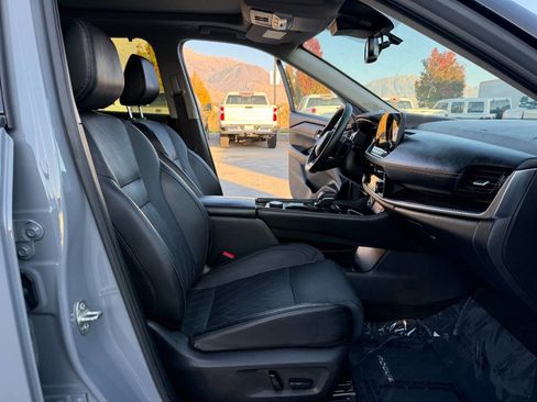 Used 2023 Nissan Rogue Platinum image 23