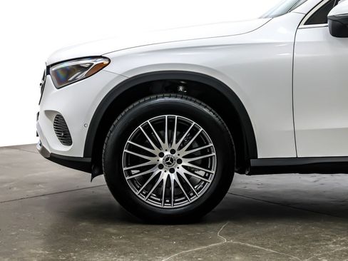 Certified 2025 Mercedes-Benz GLC 300 image 11