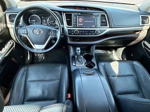 Used 2017 Toyota Highlander Limited image 16