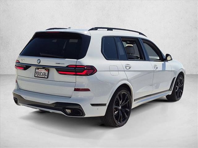 Used 2023 BMW X7 xDrive40i w/ M Sport Package AWD/4WD image 5