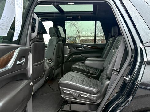 Used 2021 Cadillac Escalade Sport Platinum w/ LPO, ONYX Package image 18