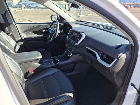 Used 2024 GMC Terrain SLT image 11