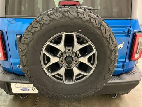 Used 2023 Ford Bronco Badlands image 5