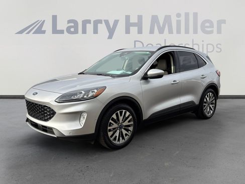 Used 2020 Ford Escape Titanium image 1