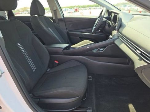 Used 2025 Hyundai Elantra Hybrid FWD image 7