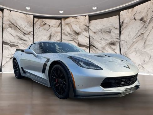 Used 2015 Chevrolet Corvette Z06 w/ 3LZ Preferred Equipment Group RWD image 3