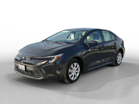 Used 2025 Toyota Corolla LE image 1