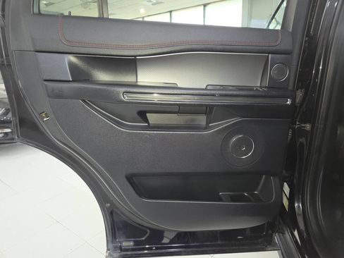 Used 2019 Ford Expedition Limited w/ Equipment Group 303A AWD/4WD image 18