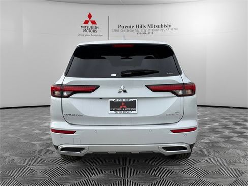 New 2025 Mitsubishi Outlander SE image 6