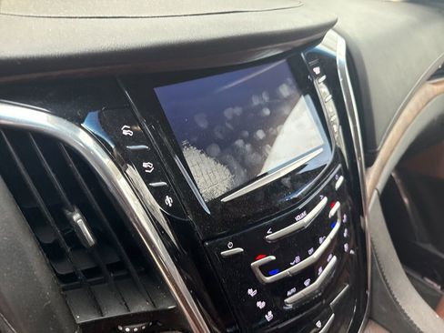 Used 2015 Cadillac Escalade Luxury image 12