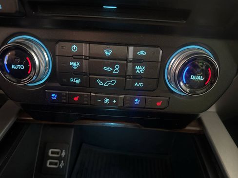 Used 2018 Ford F150 Lariat w/ Equipment Group 502A Luxury AWD/4WD image 49