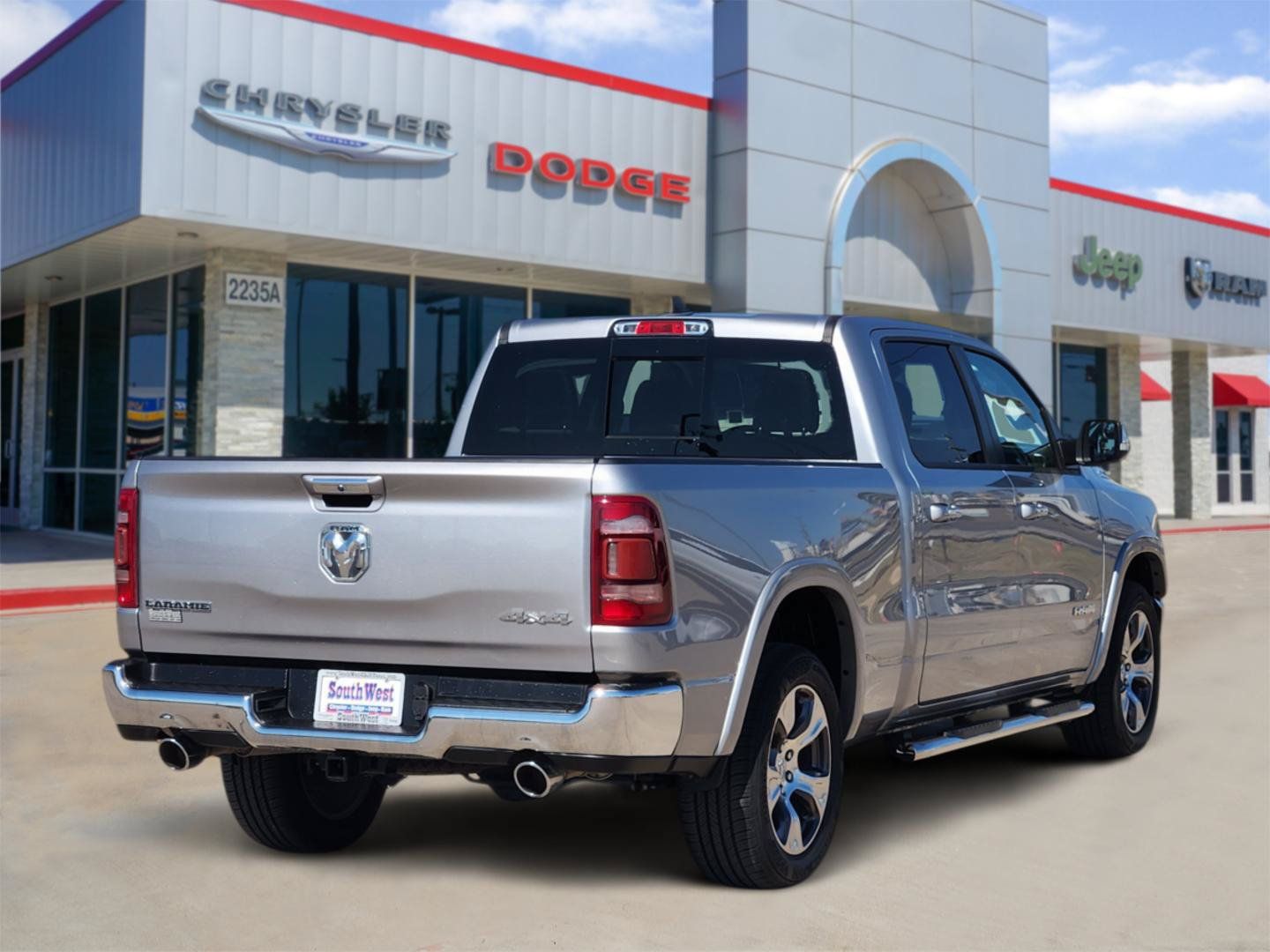 Used 2022 RAM 1500 Laramie AWD/4WD image 5