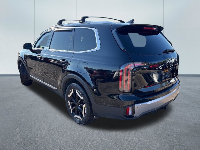 Used 2024 Kia Telluride EX w/ EX Captain's Chair Package AWD/4WD image 2