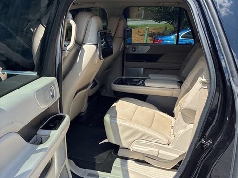 Used 2020 Lincoln Navigator L Reserve w/ Luxury Package RWD image 6