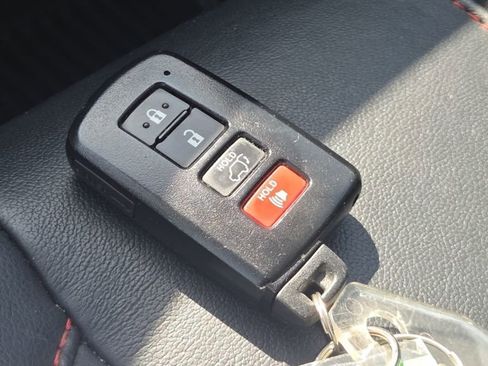 Used 2019 Toyota Highlander SE AWD/4WD image 38