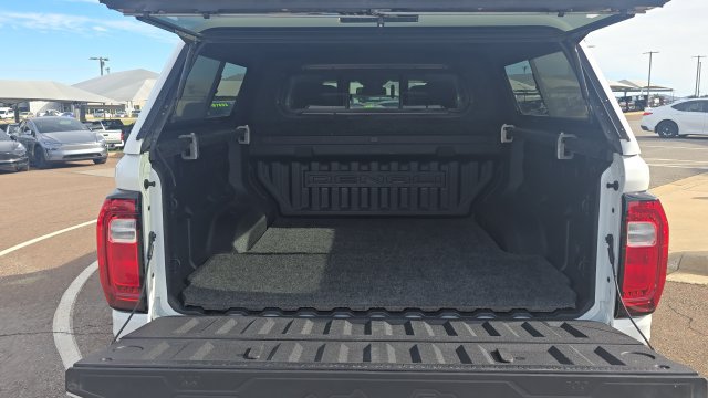 Used 2024 GMC Canyon Denali AWD/4WD image 14