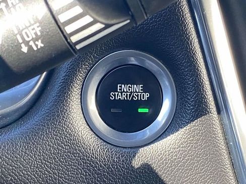 Used 2023 Chevrolet Traverse LT image 24