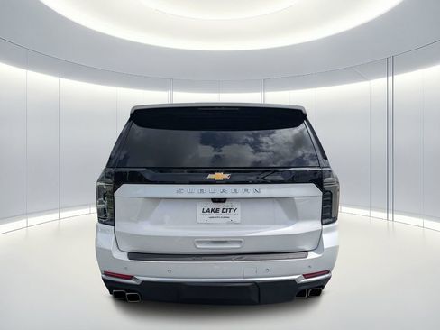 Used 2025 Chevrolet Suburban High Country AWD/4WD image 5