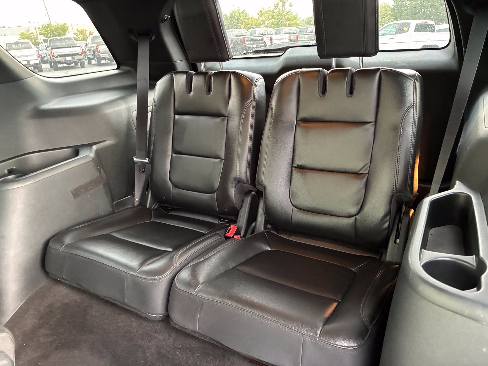 Used 2018 Ford Explorer XLT w/ Equipment Group 202A FWD image 16
