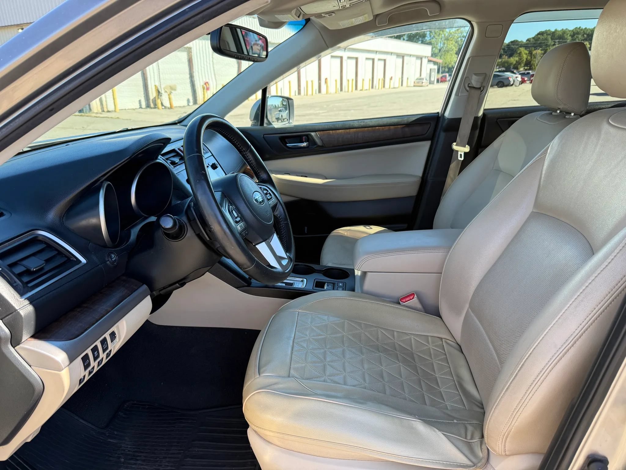 Used 2016 Subaru Outback 2.5i Limited AWD/4WD image 2