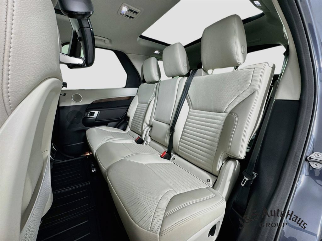Used 2024 Land Rover Discovery S AWD/4WD image 27