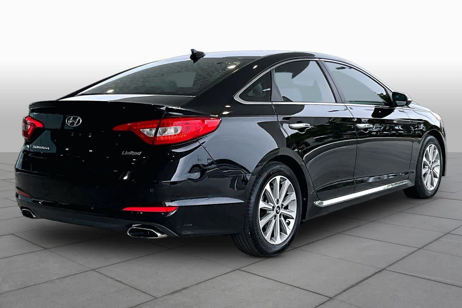 Used 2017 Hyundai Sonata Limited w/ Ultimate Package 04 FWD image 12