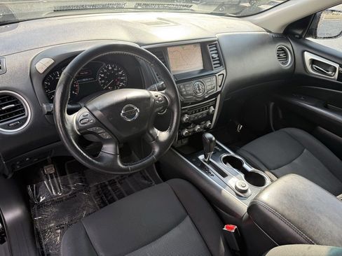 Used 2020 Nissan Pathfinder SV image 18