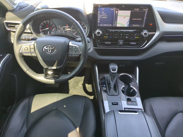 Used 2020 Toyota Highlander Platinum FWD image 17