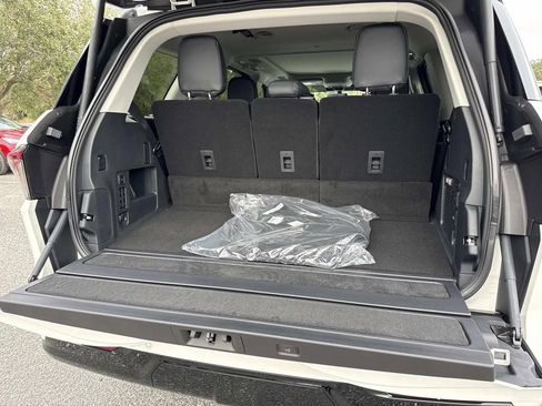 New 2025 Lincoln Navigator Reserve image 13