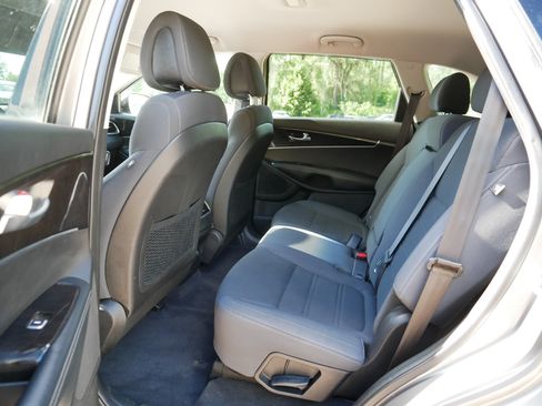 Used 2017 Kia Sorento AWD image 35