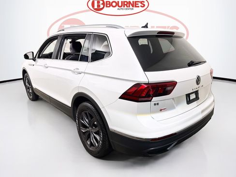 Used 2023 Volkswagen Tiguan SE w/ Panoramic Sunroof Package AWD/4WD image 9