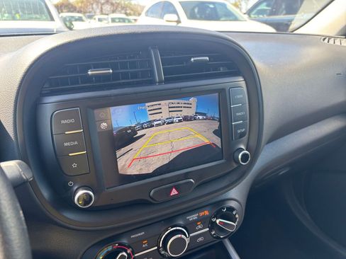 Used 2025 Kia Soul LX w/ LX Technology Package image 22