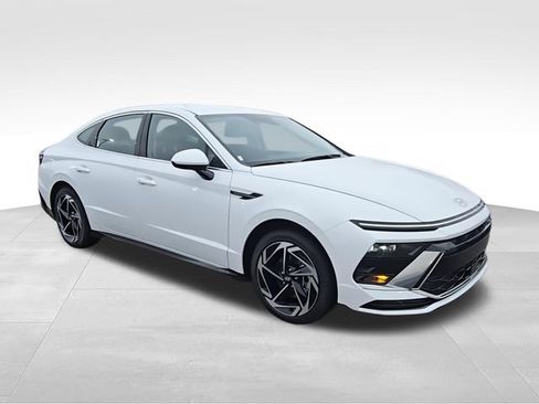 New 2026 Hyundai Sonata SEL FWD image 2