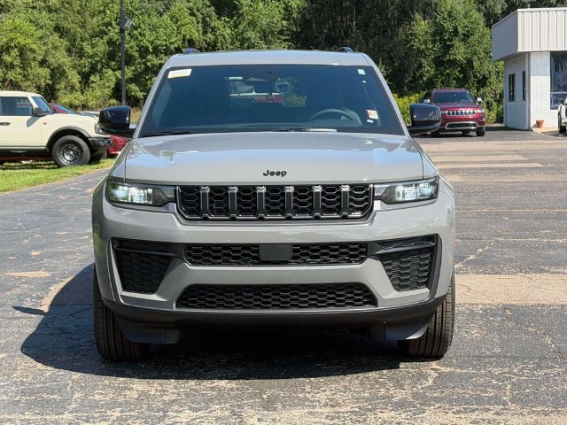 New 2027 Jeep Grand Cherokee Altitude AWD/4WD image 29