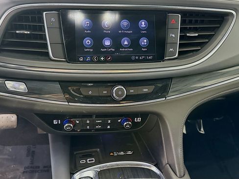 Used 2023 Buick Enclave Essence image 18
