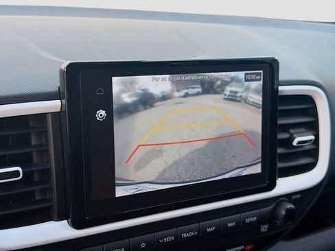 Used 2022 Hyundai Venue Limited FWD image 14