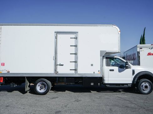 Used 2017 Ford F550 2WD Regular Cab Super Duty image 17