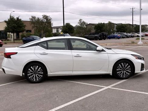 Used 2023 Nissan Altima 2.5 SV FWD image 7